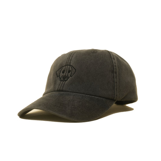 Black Vintage Cap mit schwarz gesticktem Hundekopf seitlich