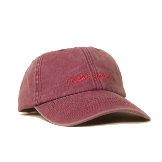 Red Vintage Cap mit rotem Schriftzug „I Make Cool Kids“ in seitlich