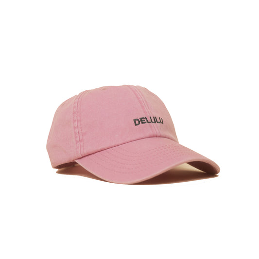 Dusky pink Vintage Cap mit schwarzer Stickerei „Delulu“ in seitlich