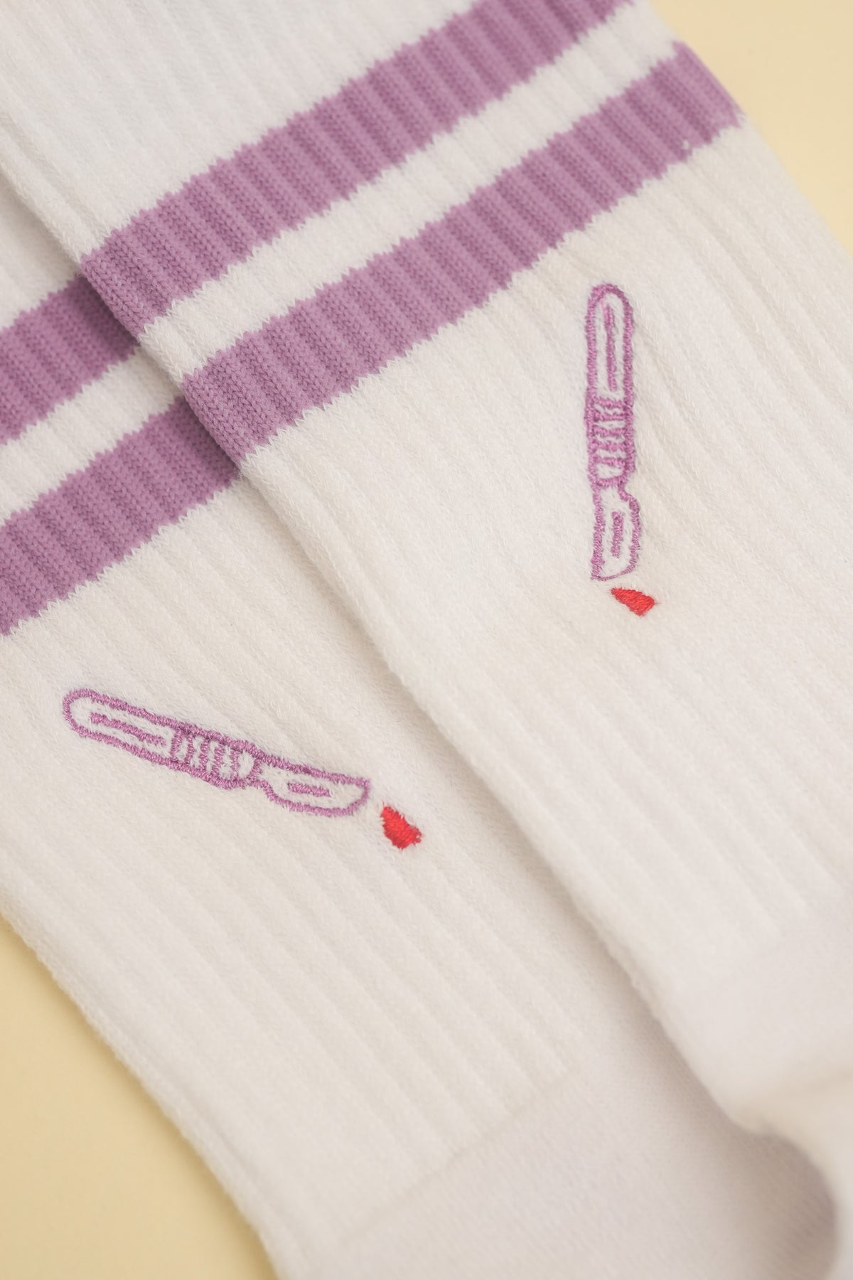 Personalisierte bestickte Socken aus Bio-Baumwolle mit Wunschtext – Bild 13
