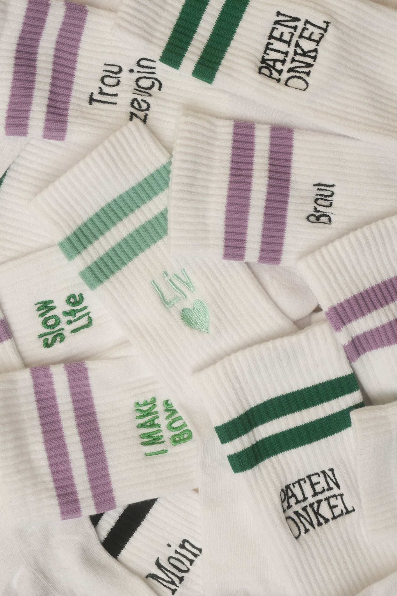 Personalisierte bestickte Socken aus Bio-Baumwolle mit Wunschtext – Bild 2