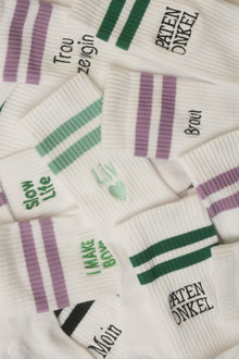 Personalisierte bestickte Socken aus Bio-Baumwolle mit Wunschtext – Bild 2
