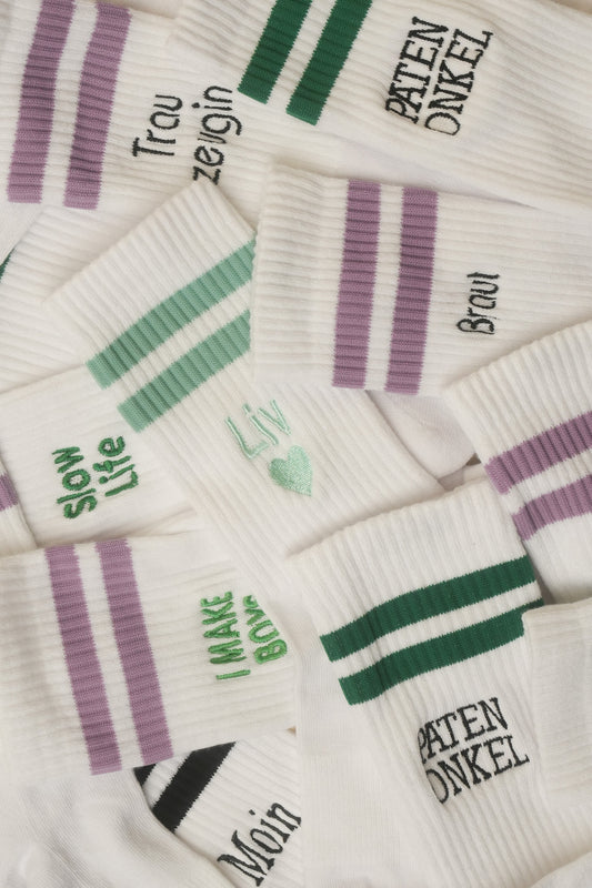Personalisierte bestickte Socken aus Bio-Baumwolle mit Wunschtext – Bild 2