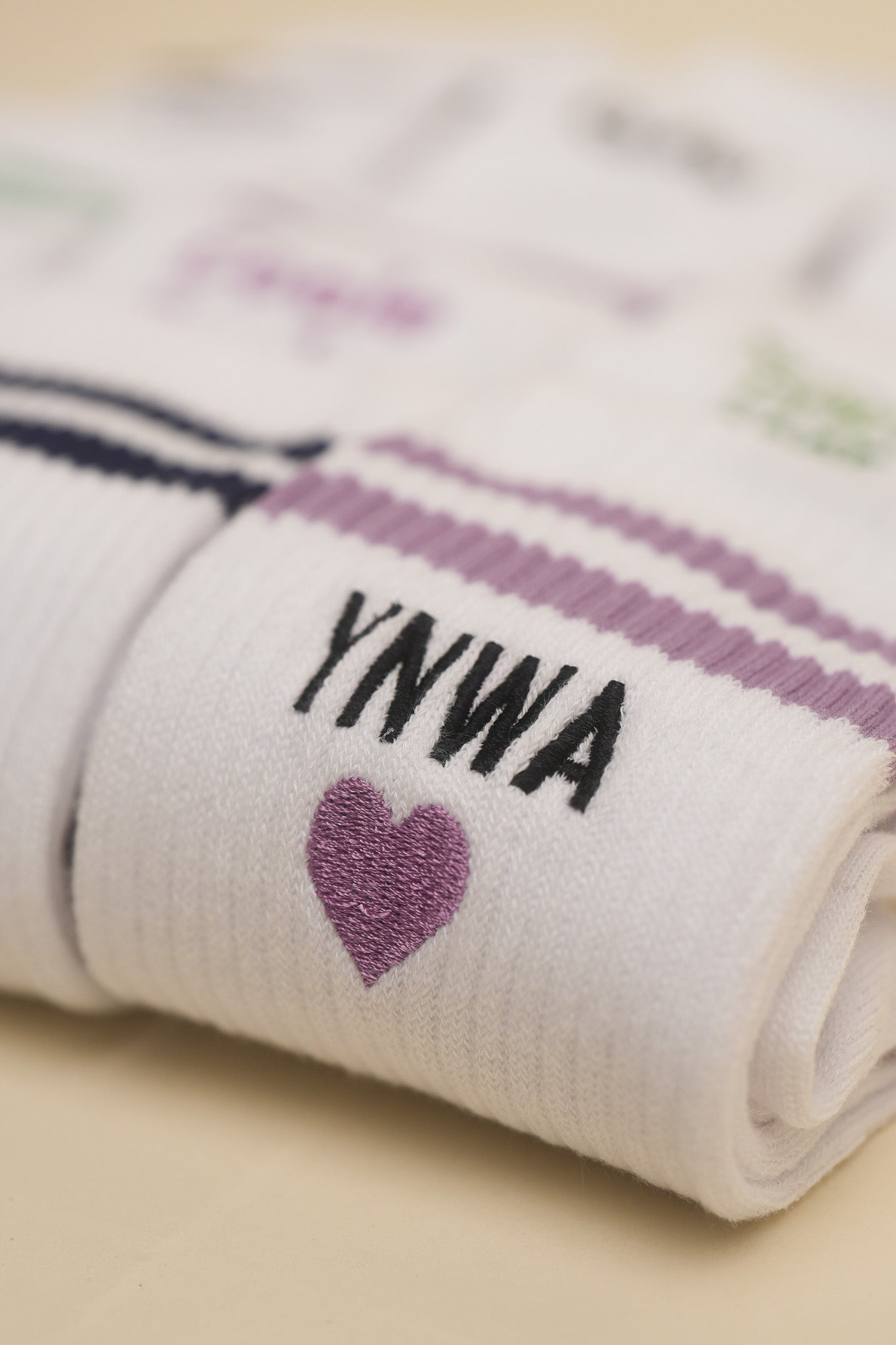 Personalisierte bestickte Socken aus Bio-Baumwolle mit Wunschtext – Bild 5