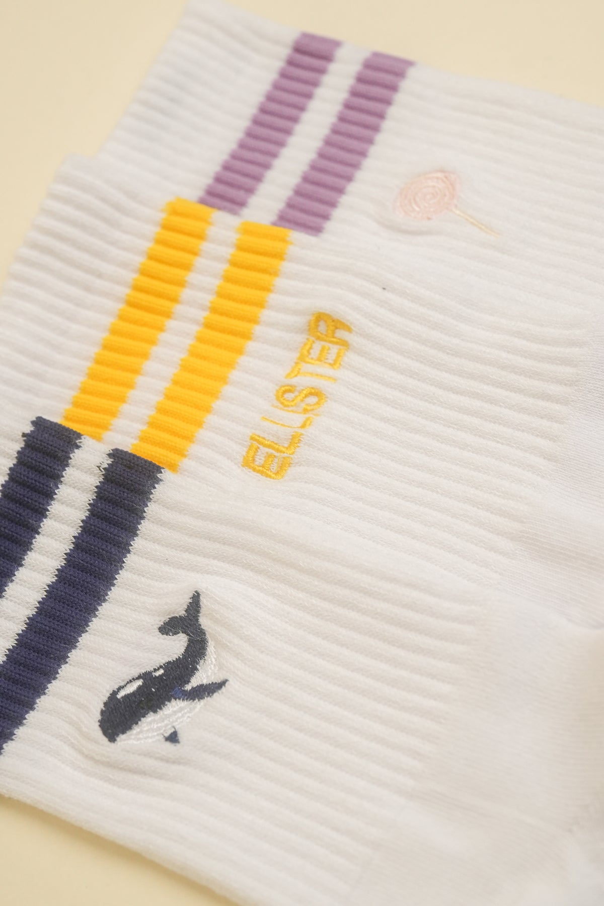 Personalisierte bestickte Socken aus Bio-Baumwolle mit Wunschtext – Bild 15