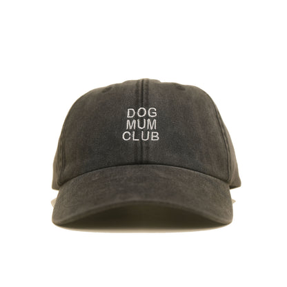 Black Vintage Cap mit weißer Stickerei „Dog Mum Club“ frontal