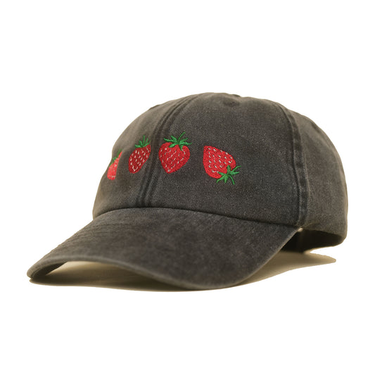 Black Vintage Cap mit gestickten Erdbeeren seitlich