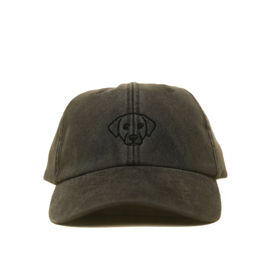 Black Vintage Cap mit schwarz gesticktem Hundekopf frontal