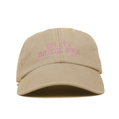 Stone Vintage Cap mit pinker Stickerei „IN MY BRIDE ERA“ frontal