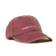 Red Vintage Cap mit heller Stickerei „i make cute babies“ seitlich