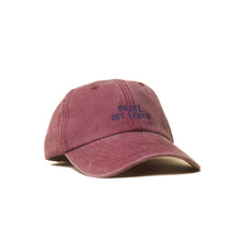 Red Vintage Cap mit blauer Stickerei „Padel ist Leben“ frontal