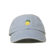 Light blue Vintage Cap mit gesticktem Zitronenmotiv frontal