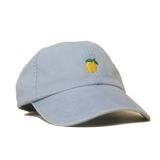 Light blue Vintage Cap mit gesticktem Zitronenmotiv seitlich