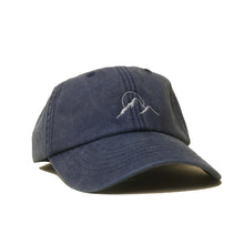 Denim Vintage Cap mit gesticktem Berg- und Sonnenmotiv seitlich