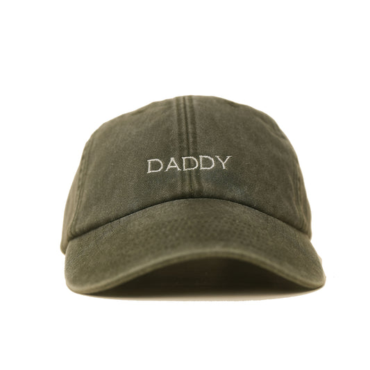 Olive Vintage Cap mit heller Stickerei „Daddy“ Front