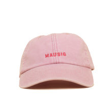 Dusky pink Vintage Cap mit roter Stickerei „MAUSIG“ frontal