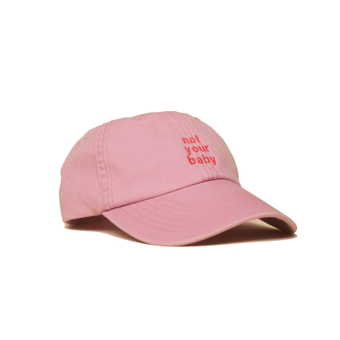 Dusky pink Vintage Cap mit roter Stickerei „Not Your Baby“ in seitlich