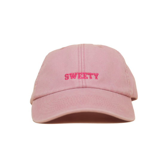 Dusky Pink Vintage Cap mit pinker Stickerei „SWEETY“ frontal
