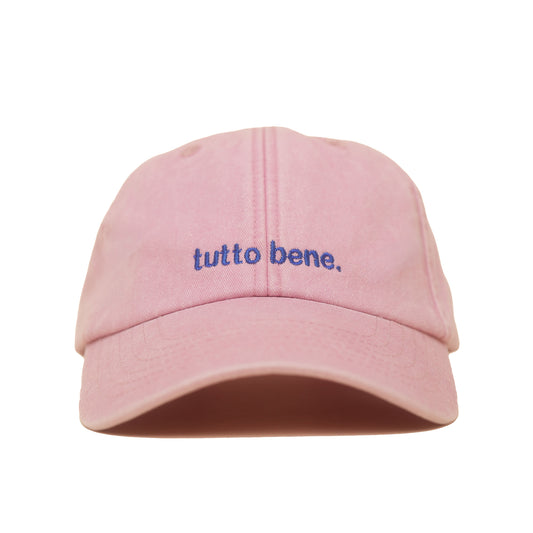 Dusky Pink Vintage Cap mit blauer Stickerei „tutto bene.“ frontal
