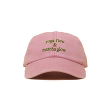 Dusky pink Vintage Cap mit grüner Stickerei „Yoga Flow & Matcha Glow“ frontal