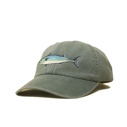 Sage green Vintage Cap mit farbig gesticktem Fischmotiv seitlich