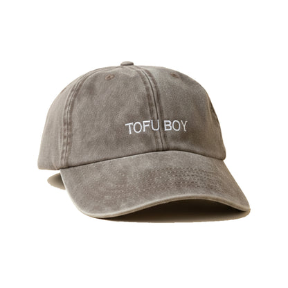 Brown Vintage Cap mit weißer Stickerei „TOFU BOY“ frontal