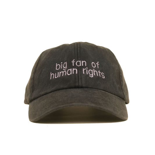 black Vintage Cap mit heller Stickerei „big fan of human rights“ frontal