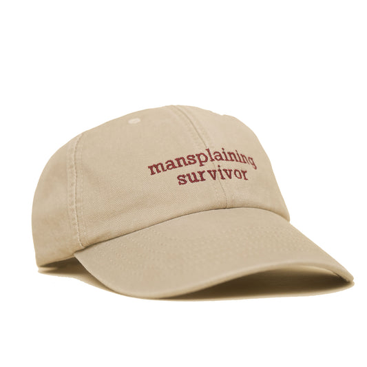 stone Vintage Cap mit roter Stickerei „mansplaining survivor“ seitlich
